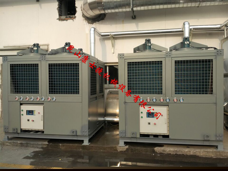 化工行業(yè)用風冷防爆冷水機現(xiàn)場